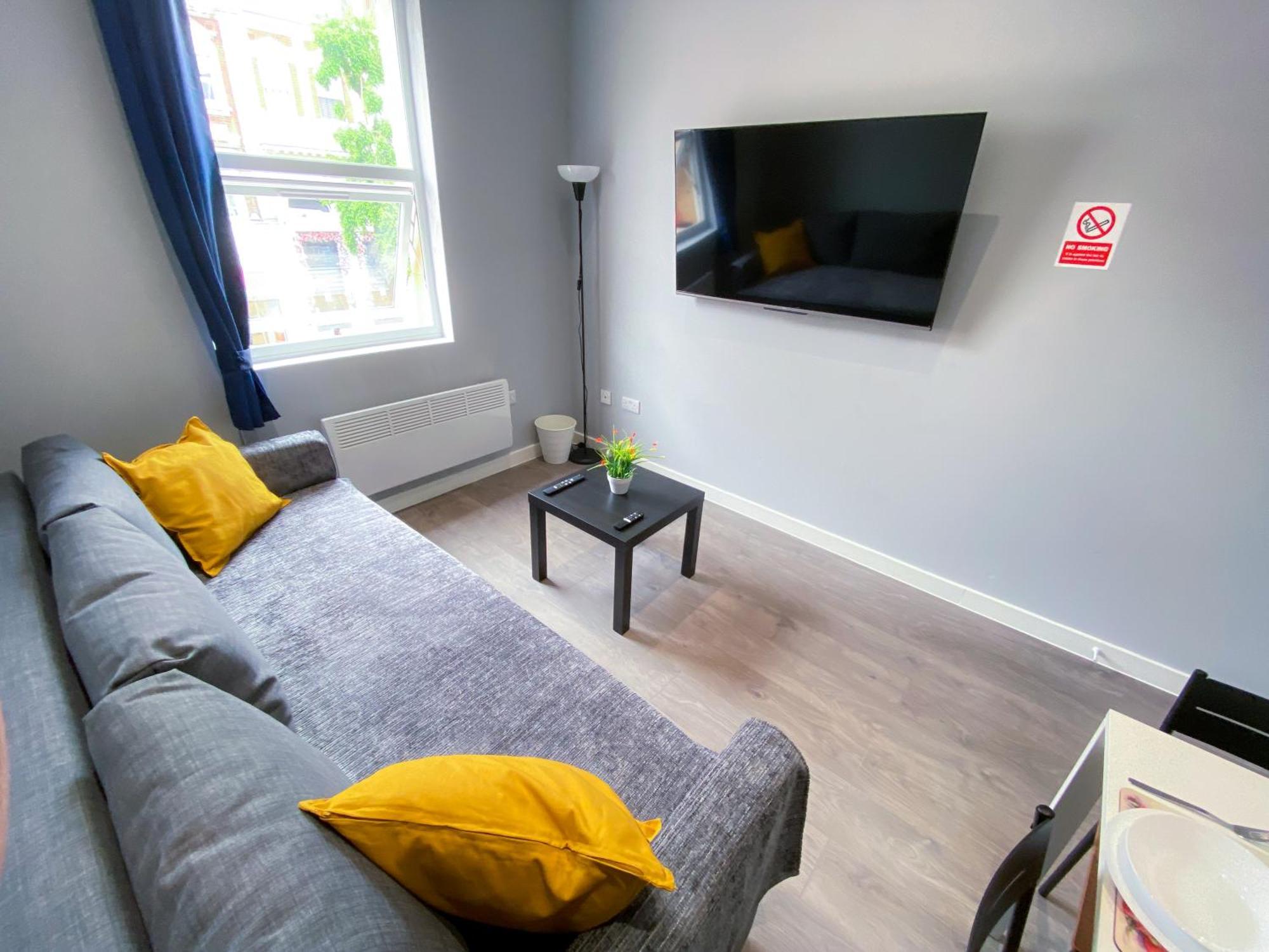 Modern 1 Bedroom Flat In Wood Green London Kültér fotó