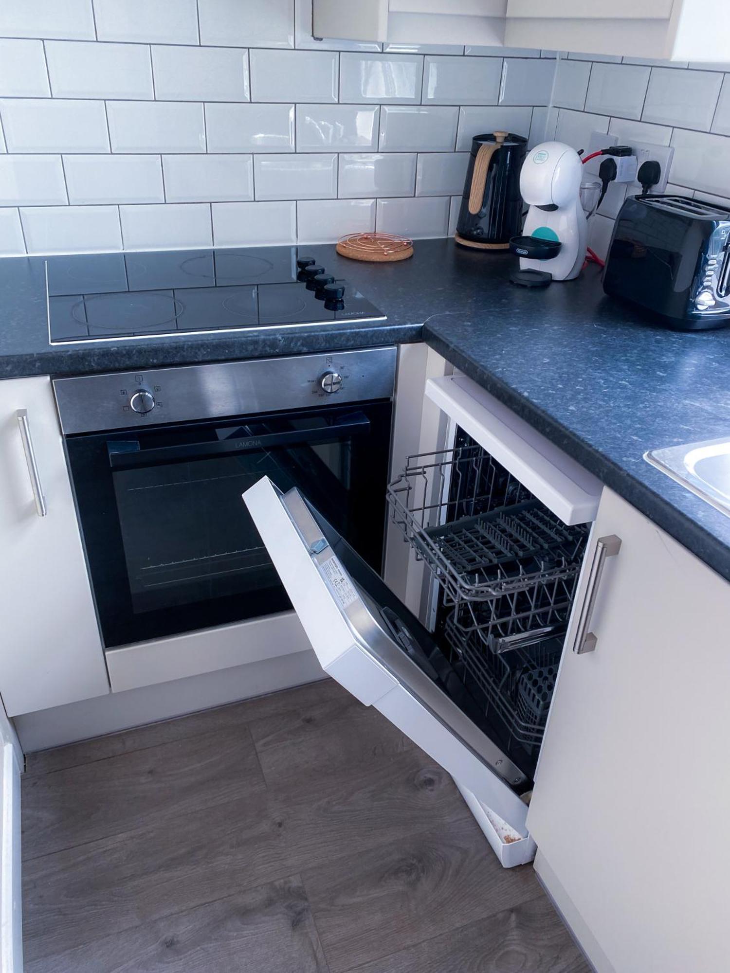 Modern 1 Bedroom Flat In Wood Green London Kültér fotó